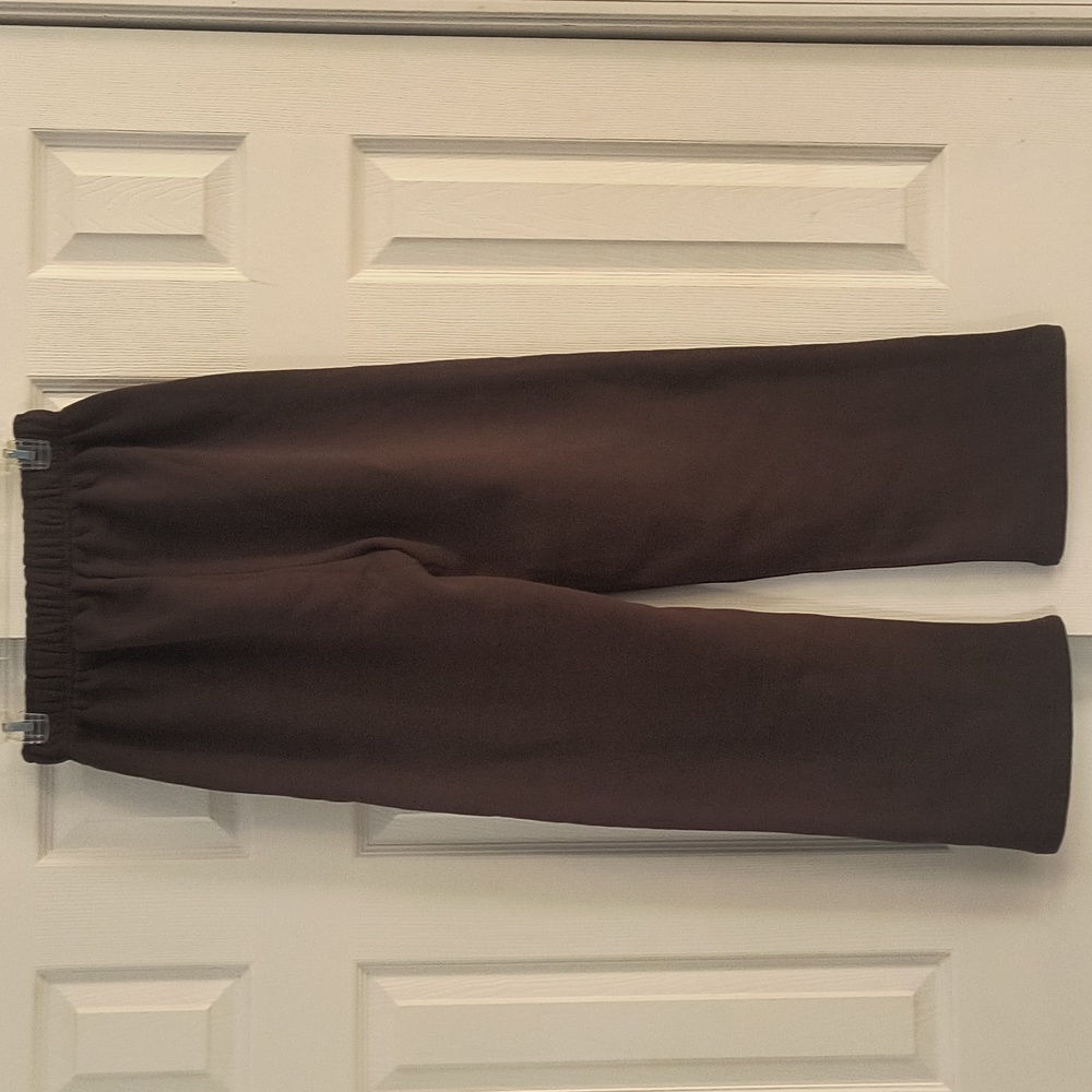 ALO Yoga Straight Leg Pants in Brown - Picture 3 of 5